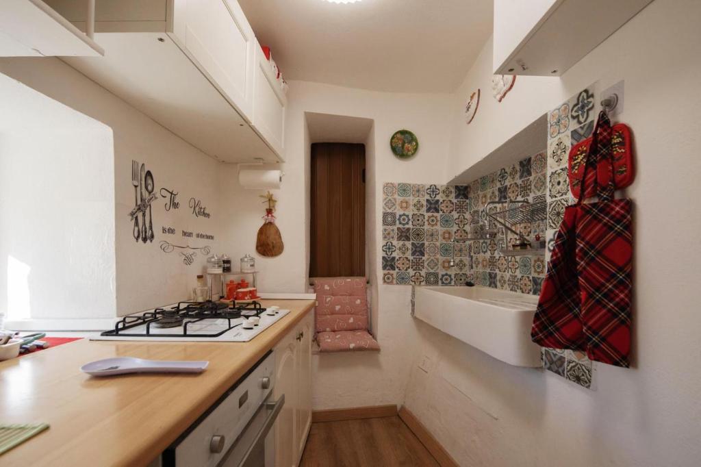 Kuchyň nebo kuchyňský kout v ubytování Relais Marmore con Jacuzzi per due persone