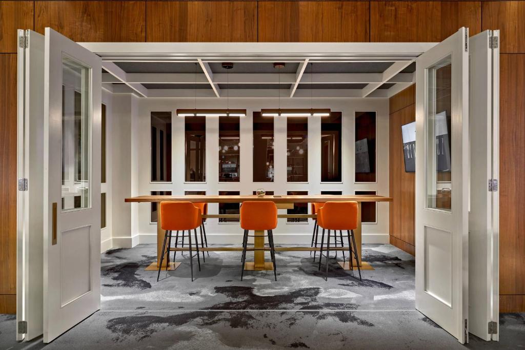 Courtyard by Marriott Calgary South - Resim 25