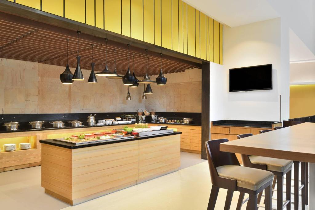 Kuchyň nebo kuchyňský kout v ubytování Fairfield by Marriott Ahmedabad