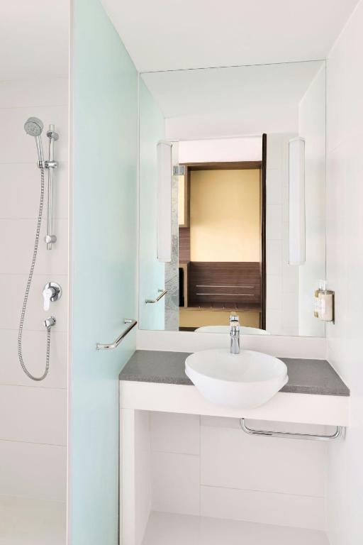 Koupelna v ubytování Fairfield by Marriott Ahmedabad