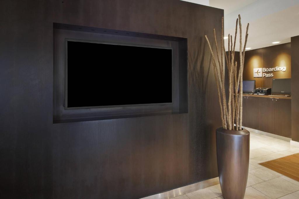 TV a/nebo společenská místnost v ubytování Courtyard by Marriott Somerset