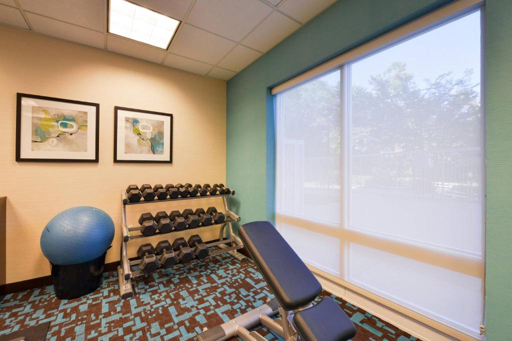 Fitness centrum a/nebo fitness zařízení v ubytování Fairfield Inn & Suites White Marsh