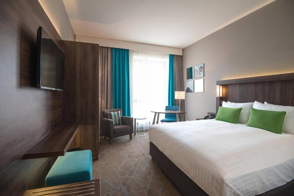 Postel nebo postele na pokoji v ubytování Courtyard by Marriott Sarajevo