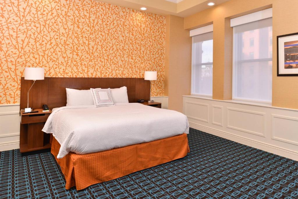 Postel nebo postele na pokoji v ubytování Fairfield Inn & Suites by Marriott Albany Downtown