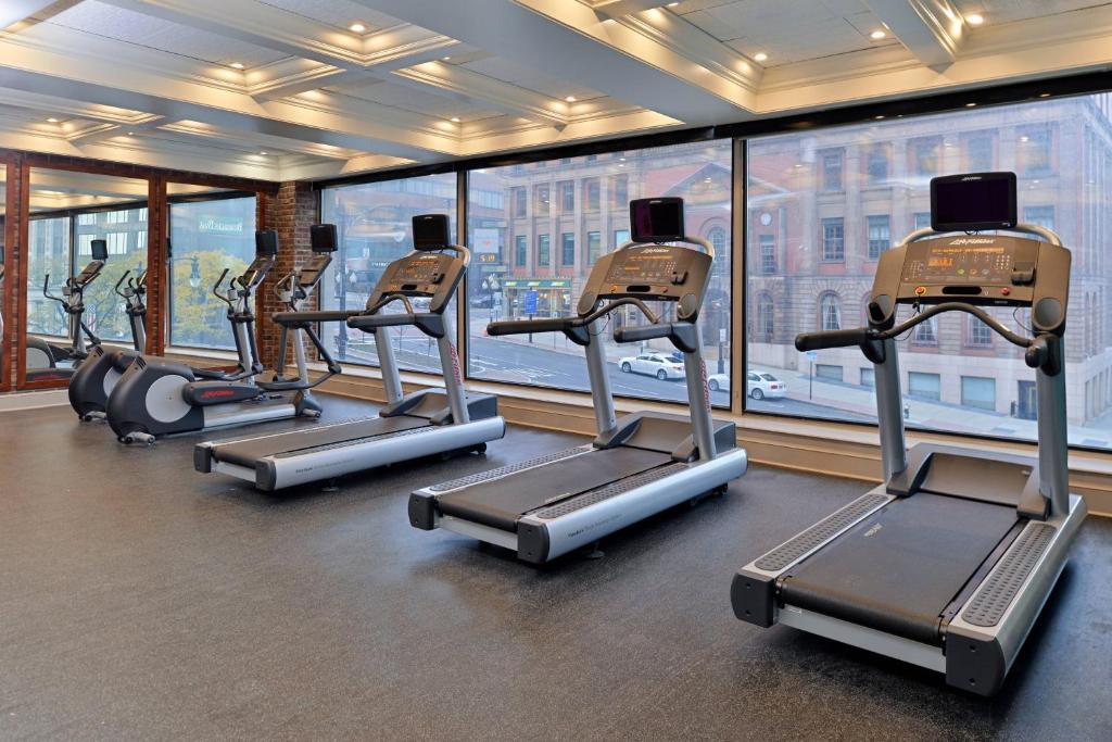 Fitness centrum a/nebo fitness zařízení v ubytování Fairfield Inn & Suites by Marriott Albany Downtown
