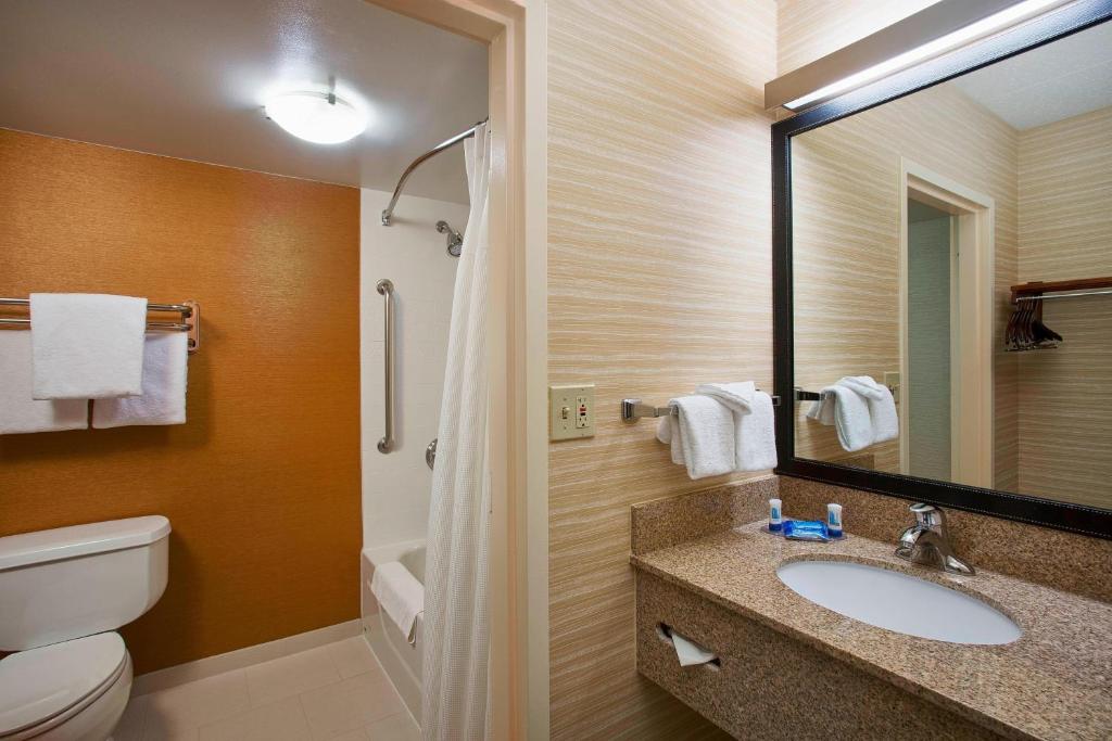 Fairfield Inn & Suites Chicago Midway Airport - Double Room With Two Double Beds