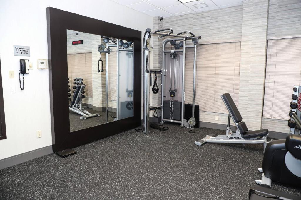 Fitness centrum a/nebo fitness zařízení v ubytování Courtyard by Marriott Toronto Brampton
