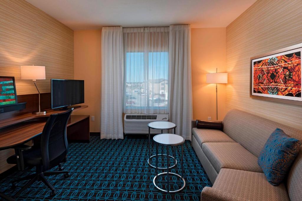 Fairfield Inn & Suites by Marriott Austin Buda - Suite King Con Sofá Cama