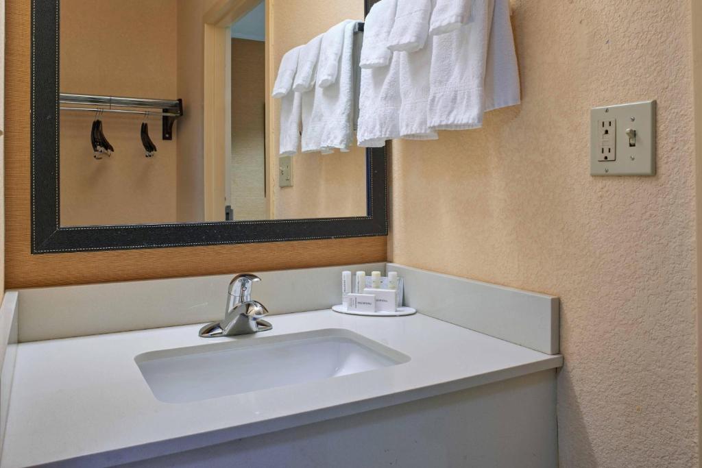 Fairfield Inn by Marriott Kalamazoo West - Größeres Zimmer Mit Kingsize-Bett Und Schlafsofa