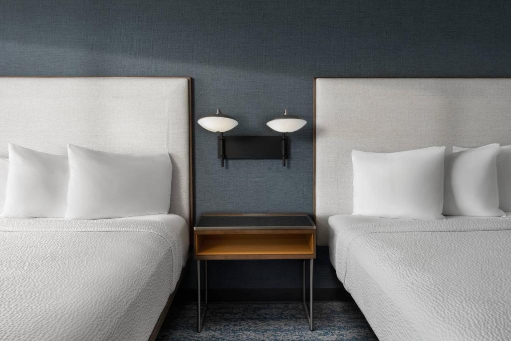 Courtyard by Marriott San Diego Mission Valley/Hotel Circle - Queen Room With Two Queen Beds