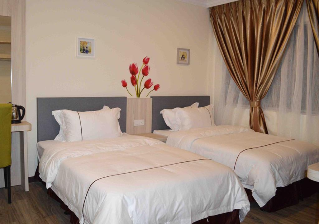Postel nebo postele na pokoji v ubytování Angsoka Hotel