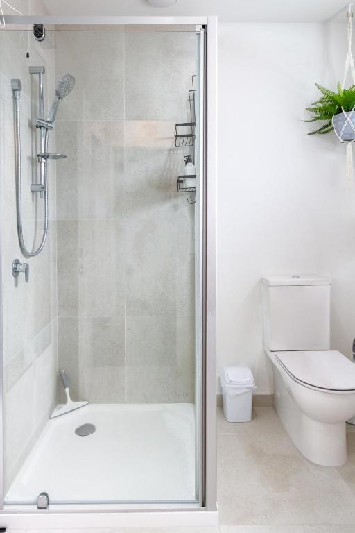 Beautiful home, Near CBD, Pet Friendly with Carpark - Resim 23