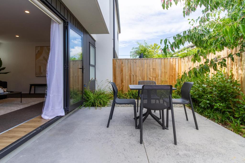 Beautiful home, Near CBD, Pet Friendly with Carpark - Resim 6