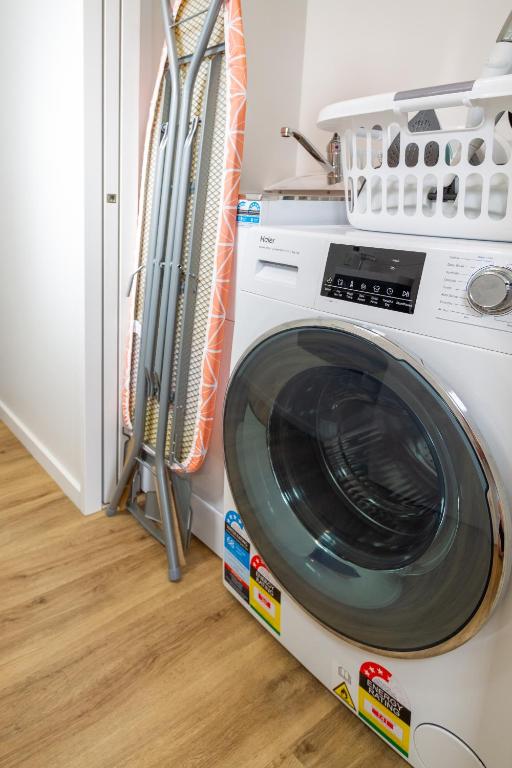 Beautiful home, Near CBD, Pet Friendly with Carpark - Resim 25