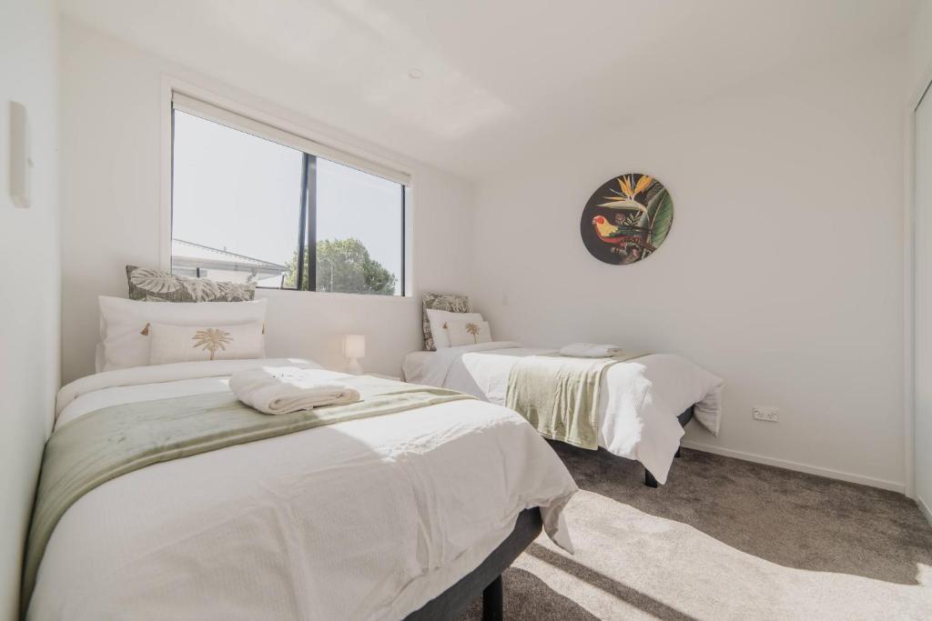 Designer 2BR Flat - Outdoor Sitting & Cozy Ambiance