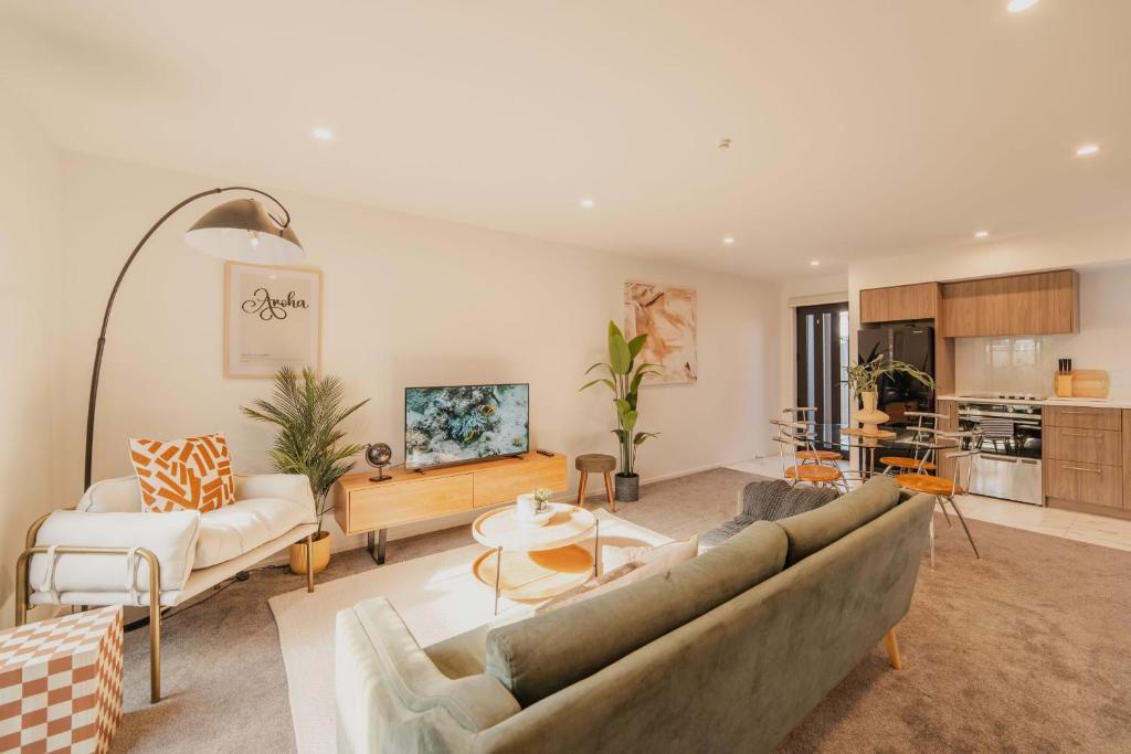 Designer 2BR Flat - Outdoor Sitting & Cozy Ambiance - Resim 1