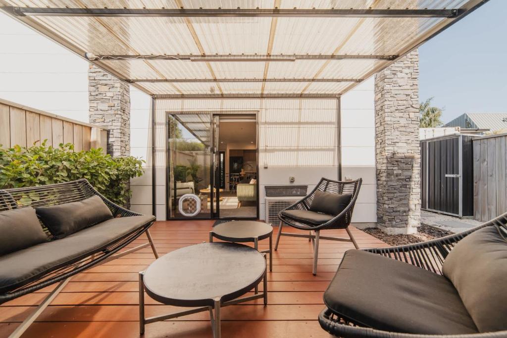 Designer 2BR Flat - Outdoor Sitting & Cozy Ambiance - Resim 6