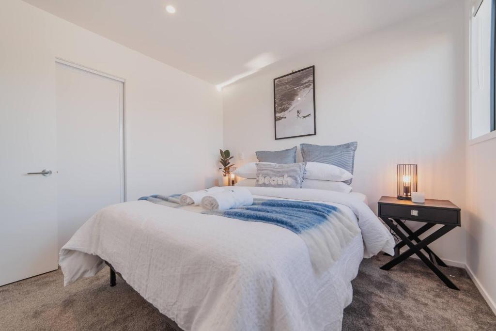 Designer 2BR Flat - Outdoor Sitting & Cozy Ambiance - Resim 14