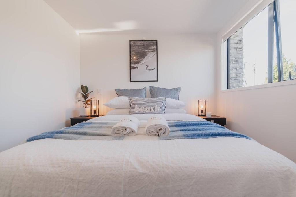 Designer 2BR Flat - Outdoor Sitting & Cozy Ambiance - Resim 13