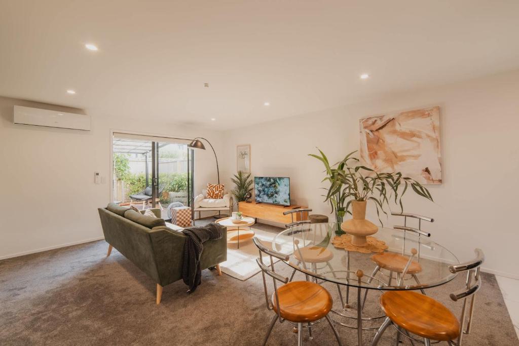 Designer 2BR Flat - Outdoor Sitting & Cozy Ambiance - Resim 16