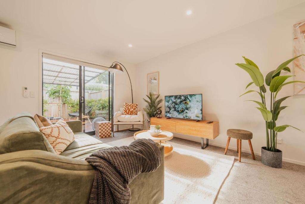 Designer 2BR Flat - Outdoor Sitting & Cozy Ambiance - Resim 19