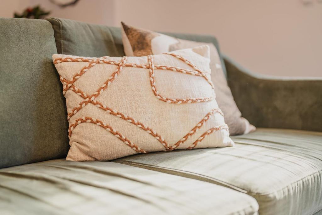 Designer 2BR Flat - Outdoor Sitting & Cozy Ambiance - Resim 21