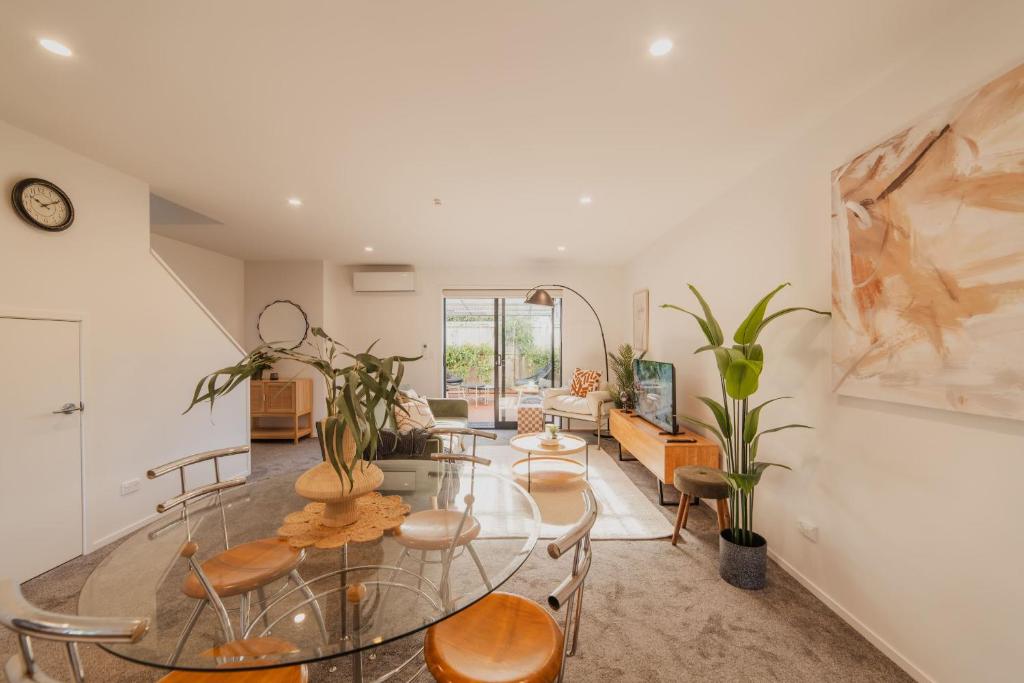 Designer 2BR Flat - Outdoor Sitting & Cozy Ambiance - Resim 23