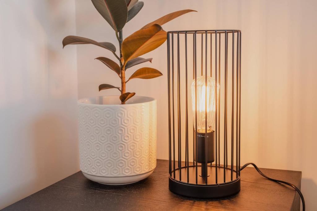 Designer 2BR Flat - Outdoor Sitting & Cozy Ambiance - Resim 27