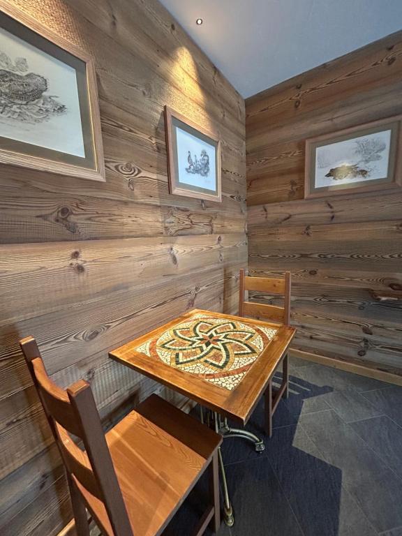 HIBOU Chambres Affittacamere Cogne - One-Bedroom Chalet