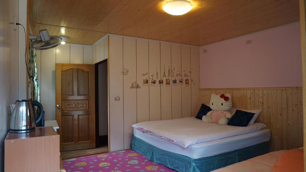 Postel nebo postele na pokoji v ubytování Linyuan Village
