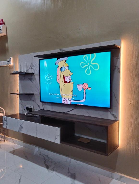 TV a/nebo společenská místnost v ubytování Villa Adeeva Homestay Langkawi