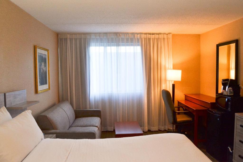 Postel nebo postele na pokoji v ubytování Amenida Residences, Calgary