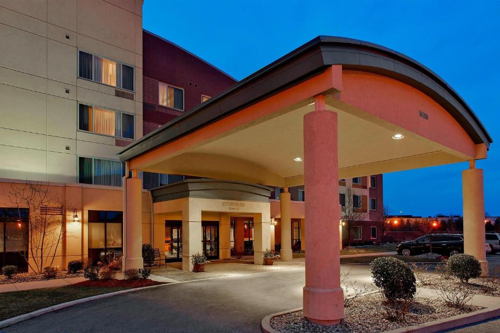 Courtyard Louisville Northeast - Housity