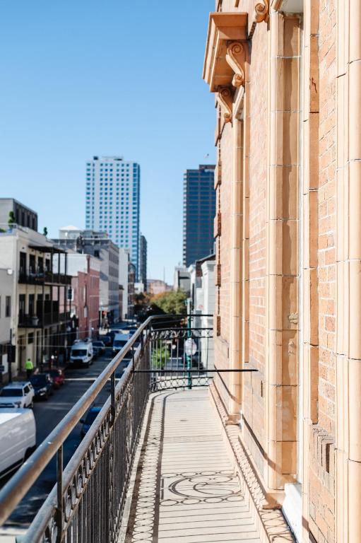 The Lafayette New Orleans By Kasa Living - Kamer Met Kingsize Bed En Balkon (24/7 Receptie)