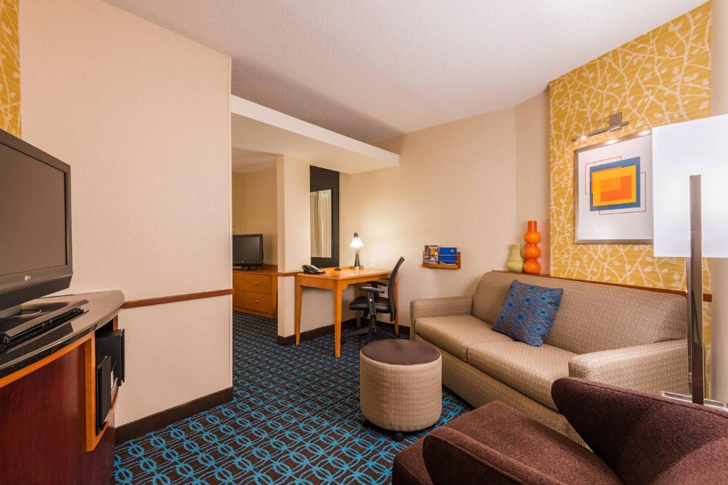TV a/nebo společenská místnost v ubytování Fairfield Inn & Suites – Buffalo Airport
