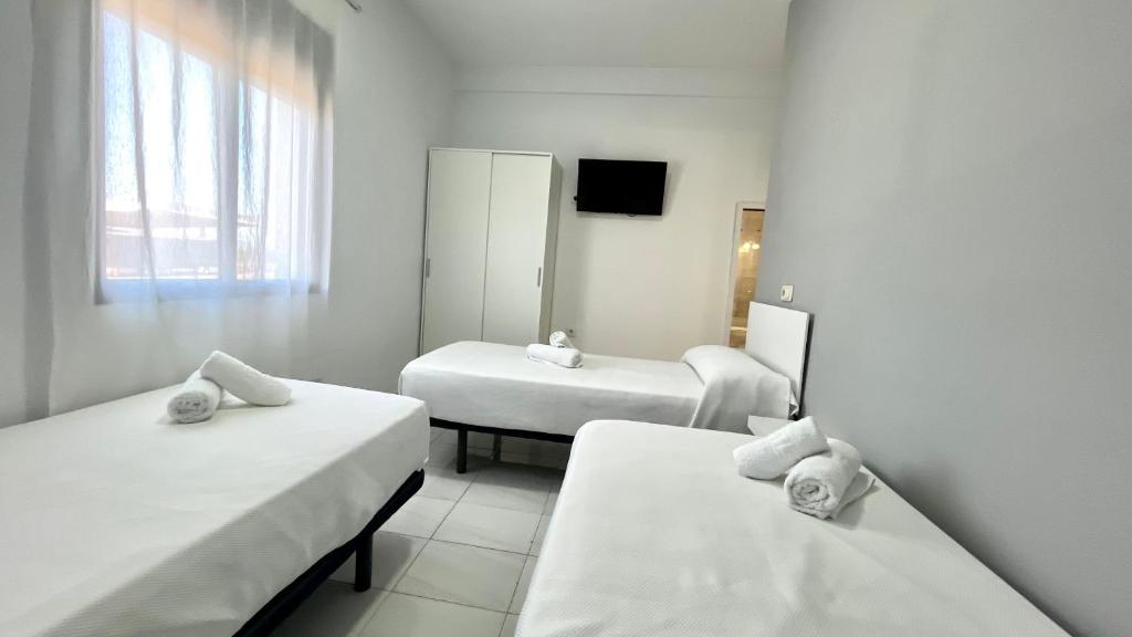 Postel nebo postele na pokoji v ubytování Hostal Carlos III