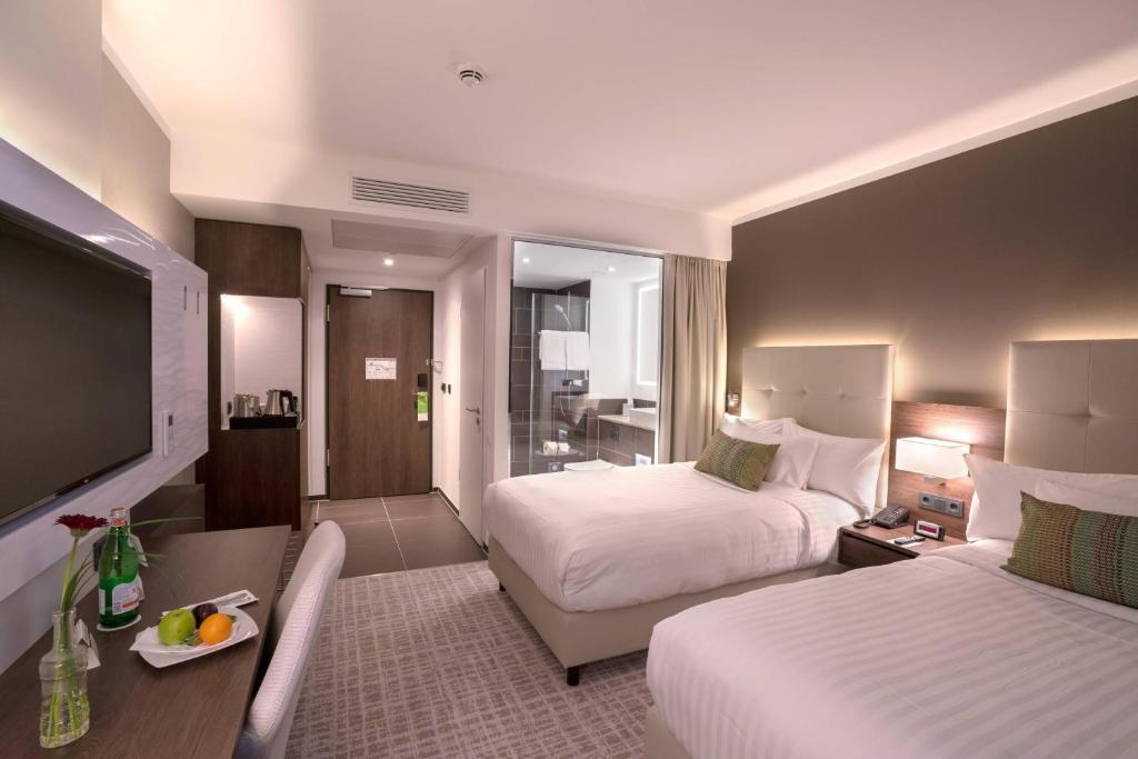 Postel nebo postele na pokoji v ubytování Courtyard by Marriott Wolfsburg