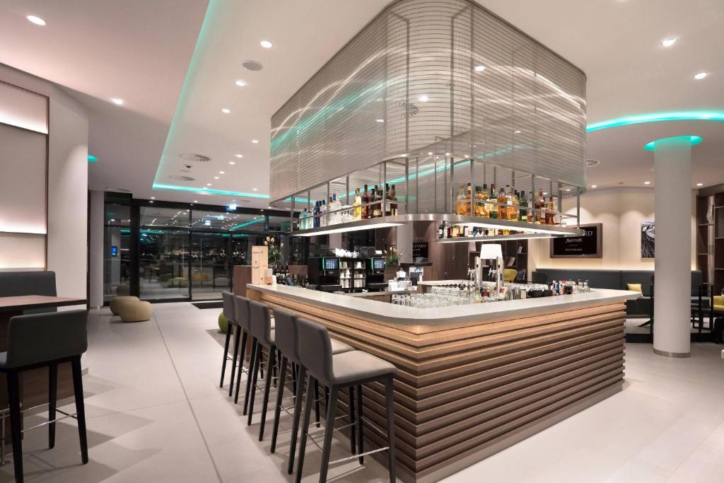 Lounge nebo bar v ubytování Courtyard by Marriott Wolfsburg
