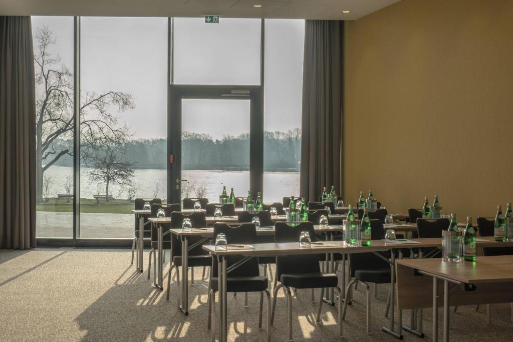 Výhled na řeku, která protéká v blízkosti hotelu