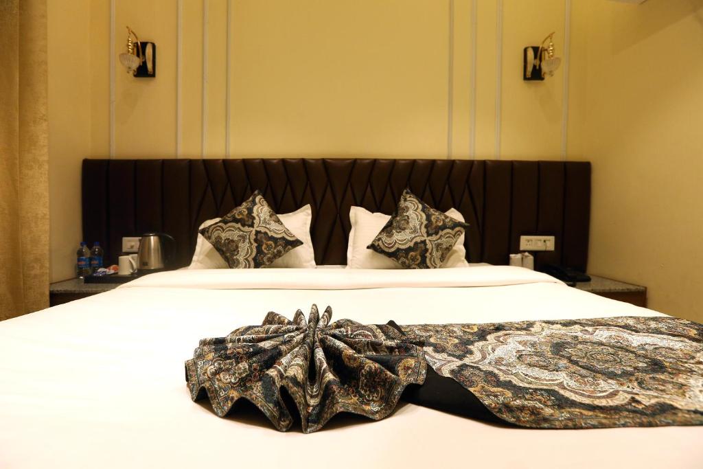 Postel nebo postele na pokoji v ubytování Hotel GC Grand Inn