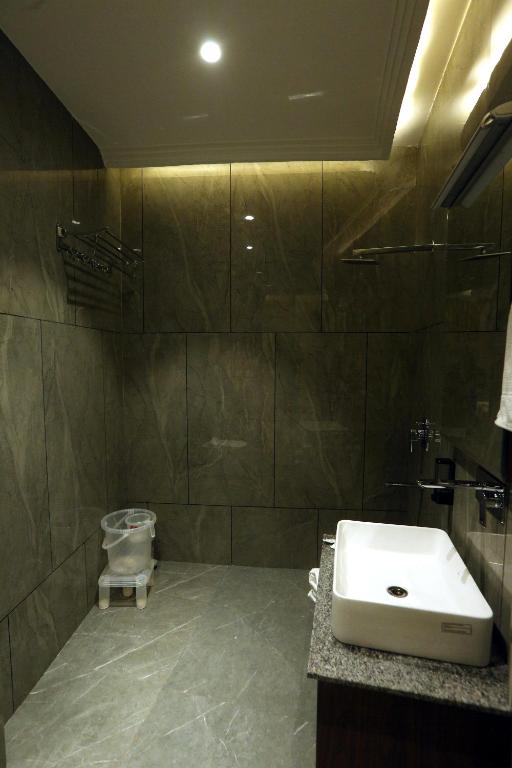 Koupelna v ubytování Hotel GC Grand Inn