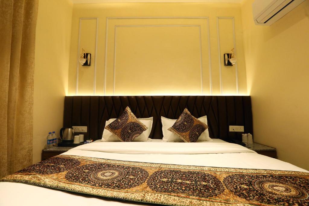 Postel nebo postele na pokoji v ubytování Hotel GC Grand Inn
