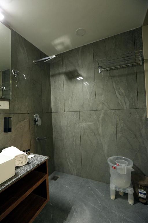 Koupelna v ubytování Hotel GC Grand Inn