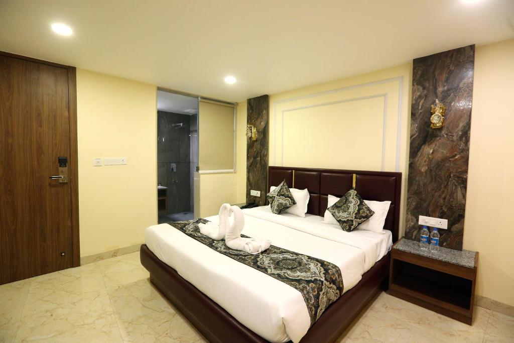 Postel nebo postele na pokoji v ubytování Hotel GC Grand Inn