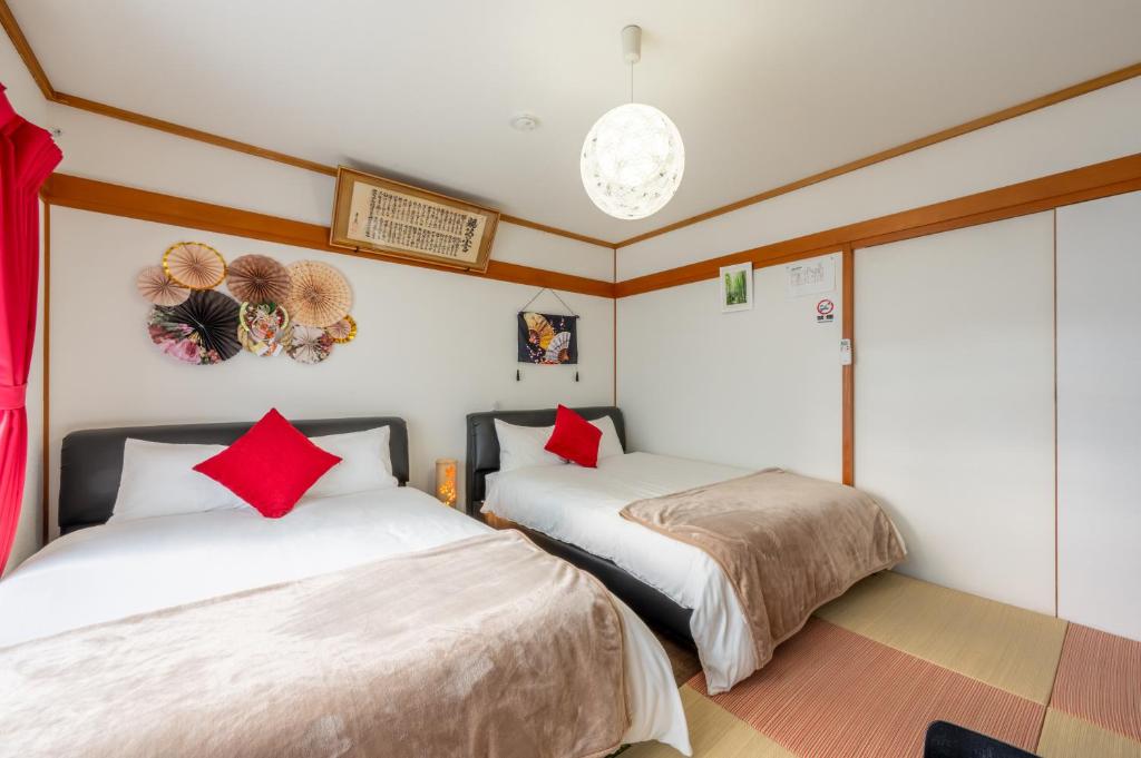 Postel nebo postele na pokoji v ubytování Yokkaichi Guest House
