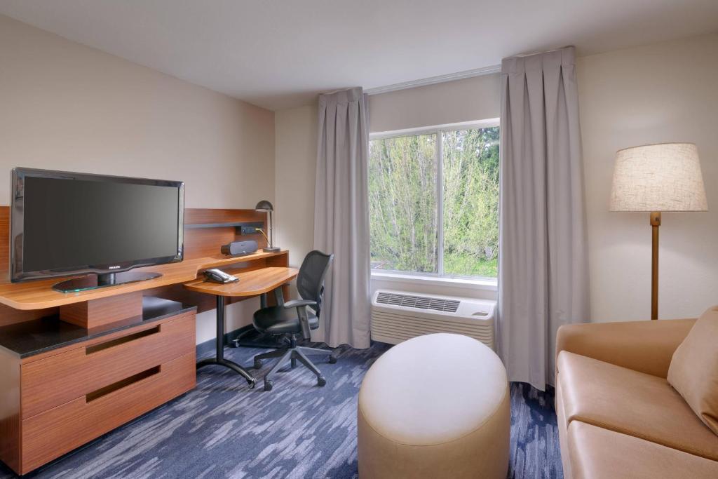 Fairfield Inn & Suites Seattle Bellevue/Redmond - 一室公寓 - 带特大号床和沙发床