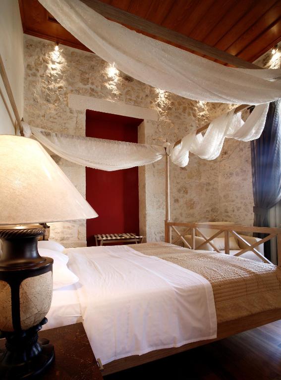 Postel nebo postele na pokoji v ubytování Leo Hotel