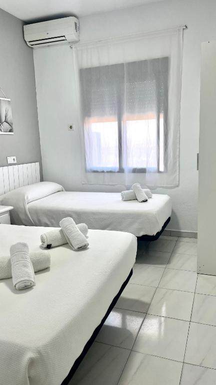 Postel nebo postele na pokoji v ubytování Hostal Carlos III