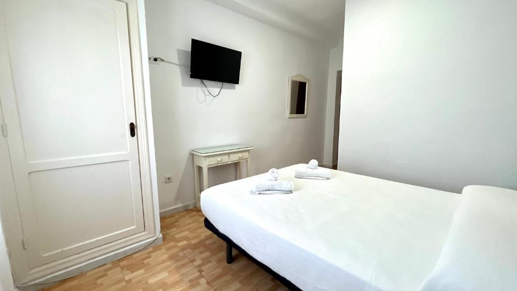 Postel nebo postele na pokoji v ubytování Hostal Carlos III