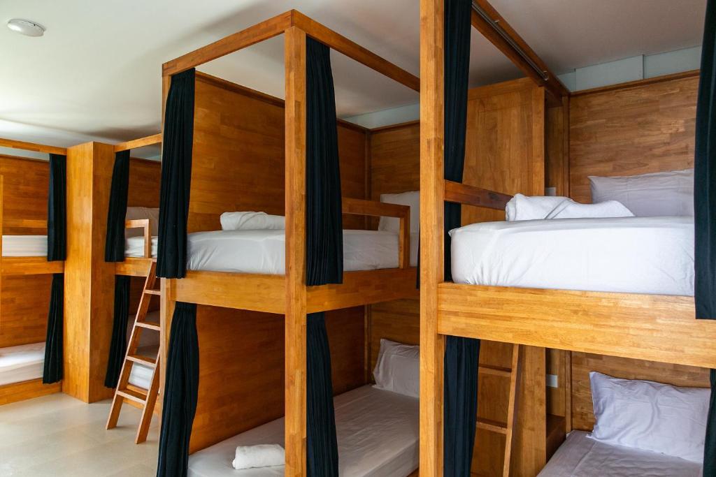 Coco & Pineapple Pants Hostel - 14